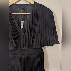 ·Express V-Neck Midi Dress, Small